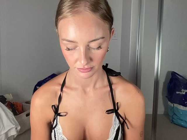 bbybreex live cam on BongaCams
