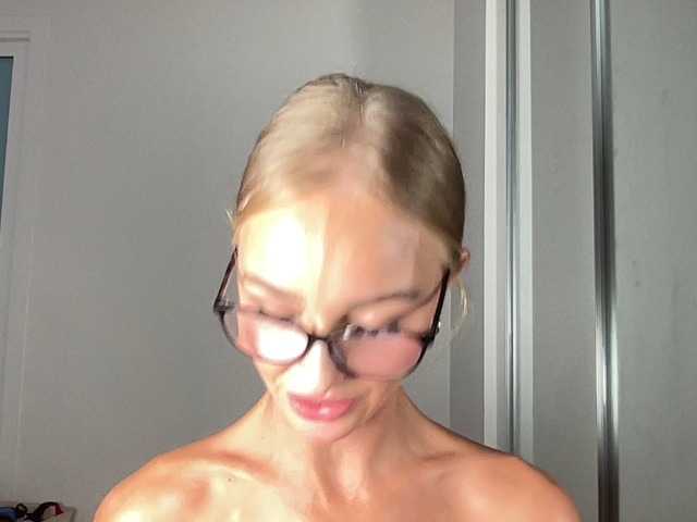 bbybreex live cam on BongaCams