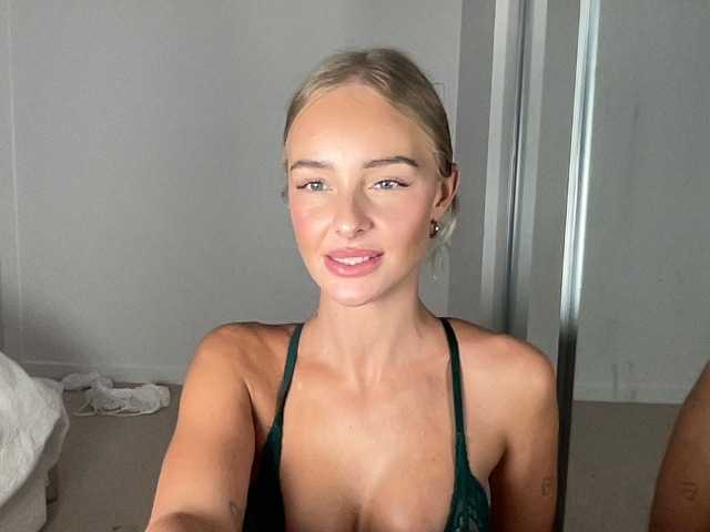 bbybreex live cam on BongaCams