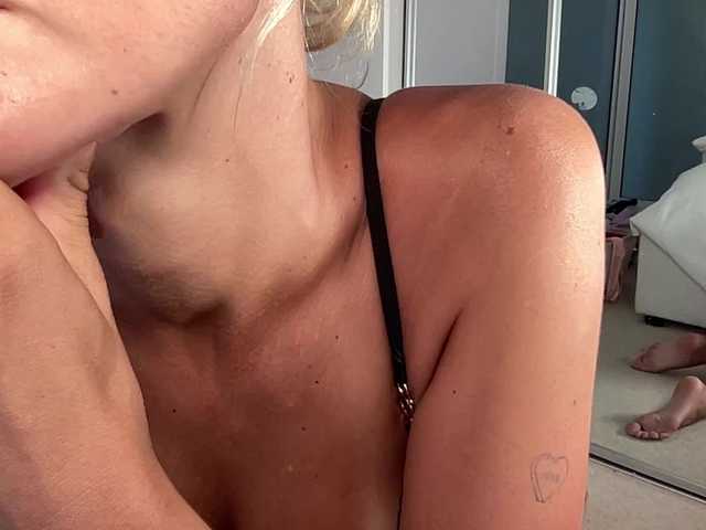 bbybreex live cam on BongaCams