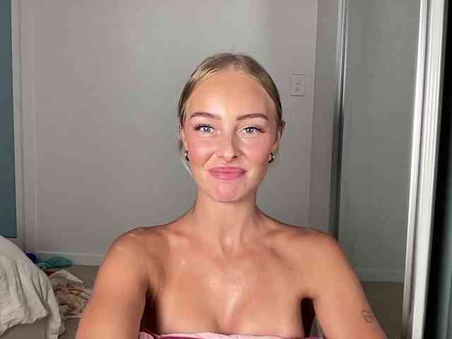 bbybreex Live Webcam on BongaCams