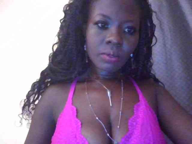 Sunshine102 Live Webcam on BongaCams