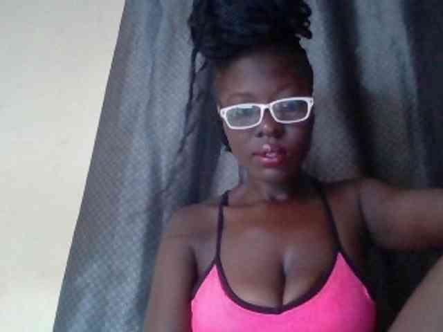 Sunshine102 Live Webcam on BongaCams