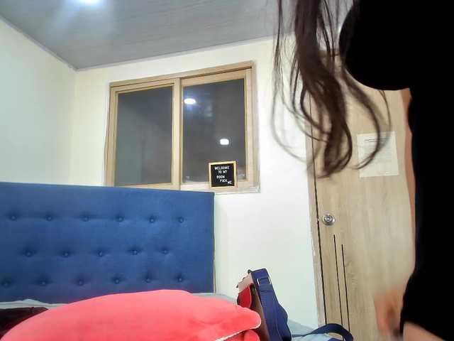 le modèle HIMAWARY-SOIN5 est en webcam porno dans un show sur le site bongacams, il possède les tags suivants: Latino/Hispanic,Brunette,Hairy