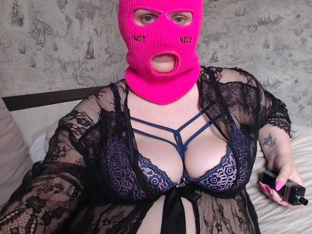 Kamiilla live cam on BongaCams