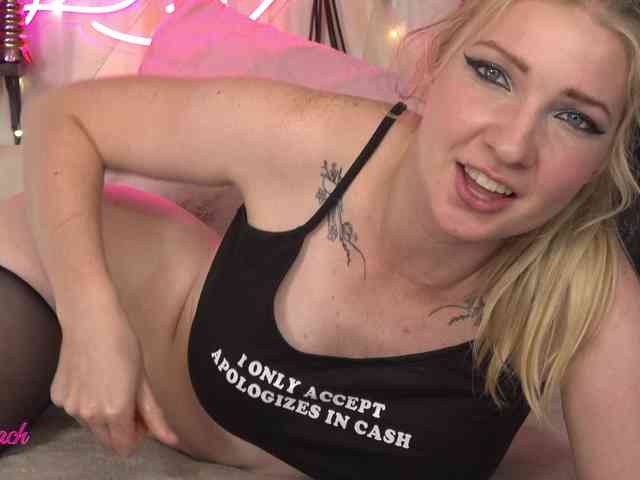 LuxePeach webcam