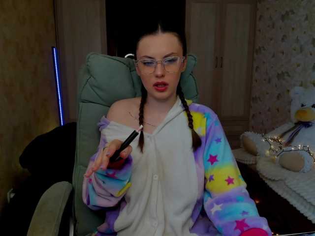 LoraTempt's BongaCams show and profile