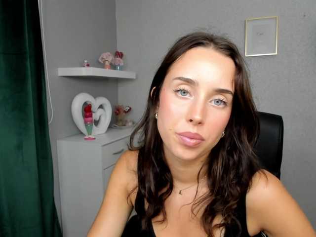 adeleLive live cam on BongaCams