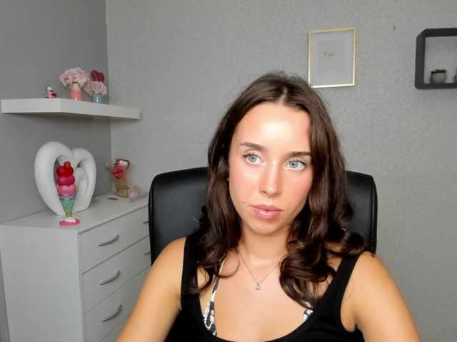adeleLive live cam on BongaCams