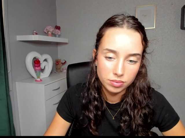 adeleLive live cam on BongaCams