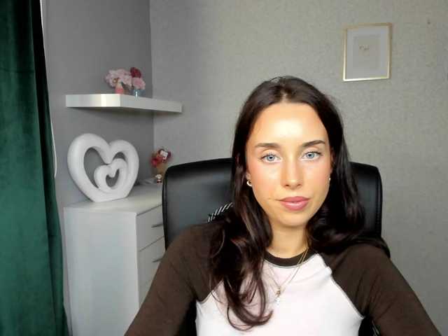 adeleLive live cam on BongaCams