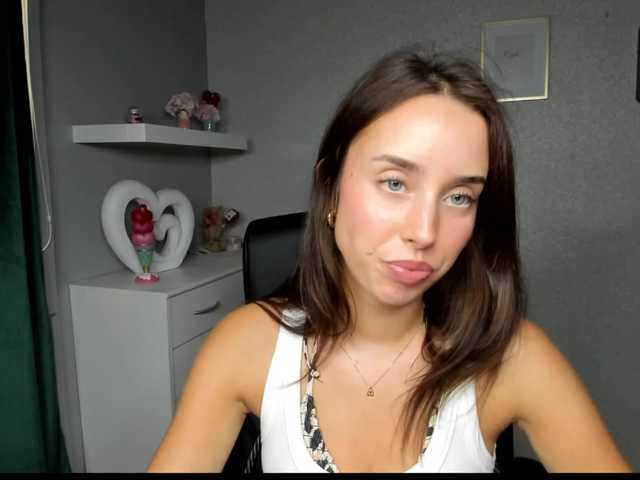 adeleLive live cam on BongaCams