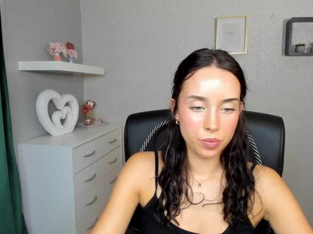 adeleLive live cam on BongaCams