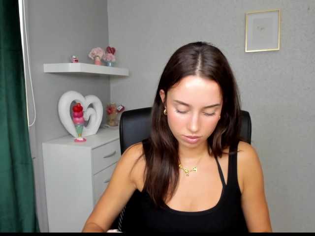 adeleLive live cam on BongaCams