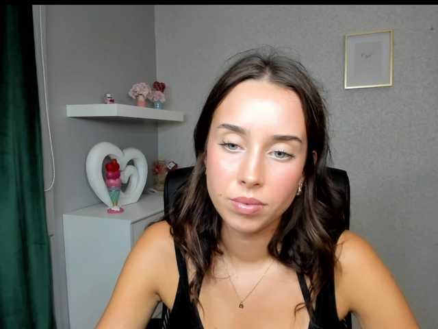 adeleLive live cam on BongaCams