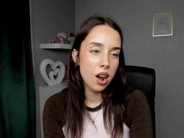 adeleLive live cam on BongaCams