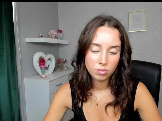 Chat with adeleLive live cam