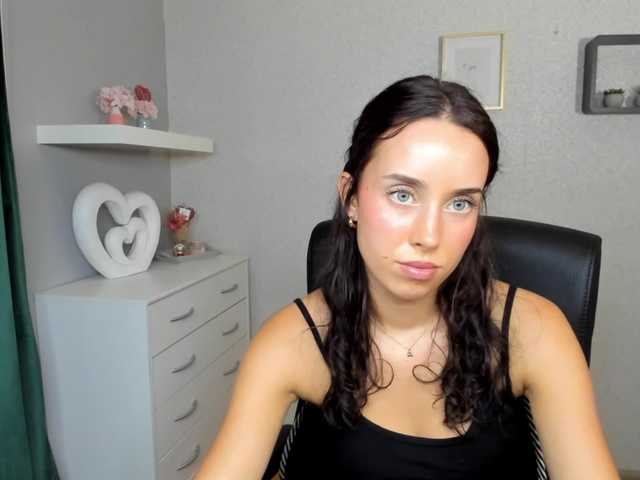 adeleLive live cam on BongaCams