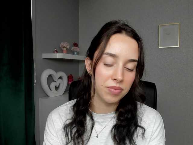adeleLive live cam on BongaCams