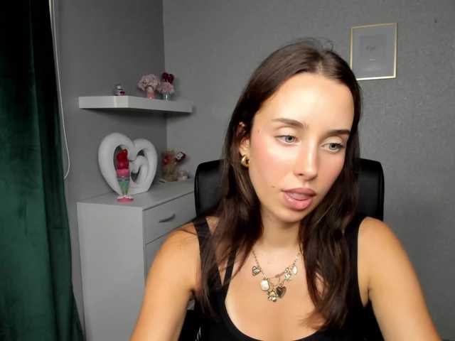 adeleLive live cam on BongaCams