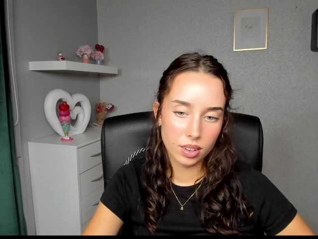 adeleLive live cam on BongaCams