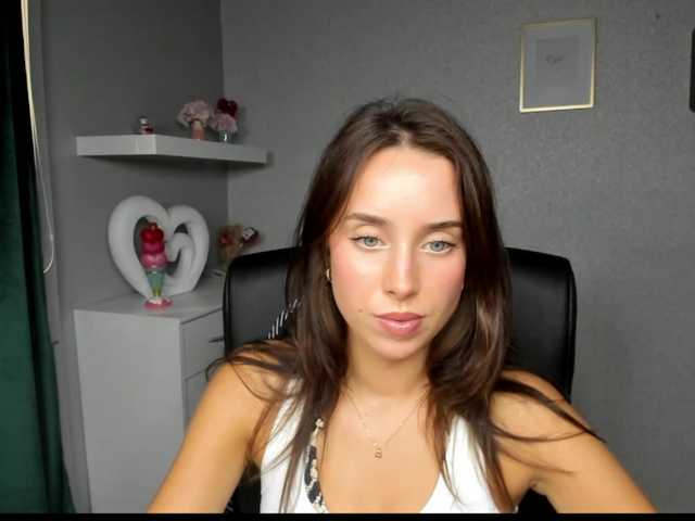 adeleLive live cam on BongaCams