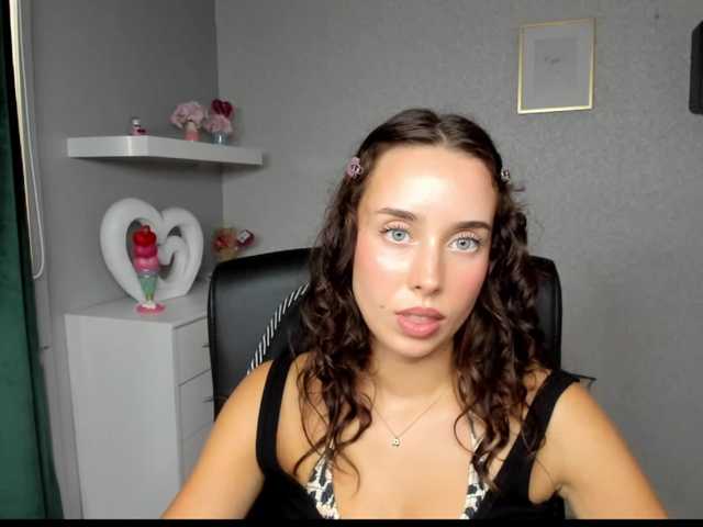 adeleLive live cam on BongaCams