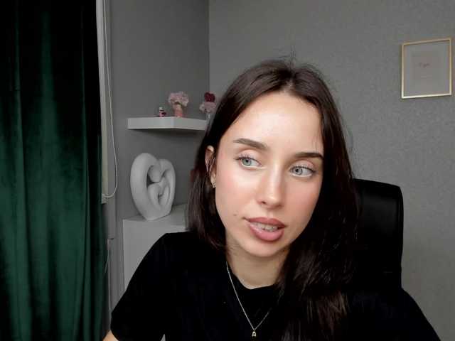adeleLive live cam on BongaCams