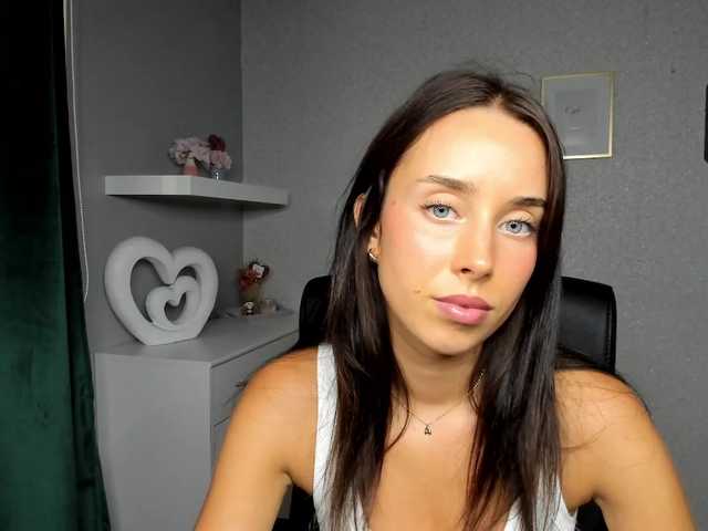 adeleLive live cam on BongaCams