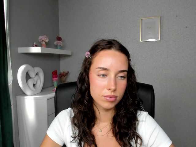 adeleLive live cam on BongaCams