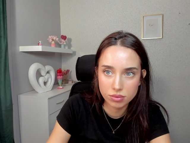 adeleLive's BongaCams show and profile