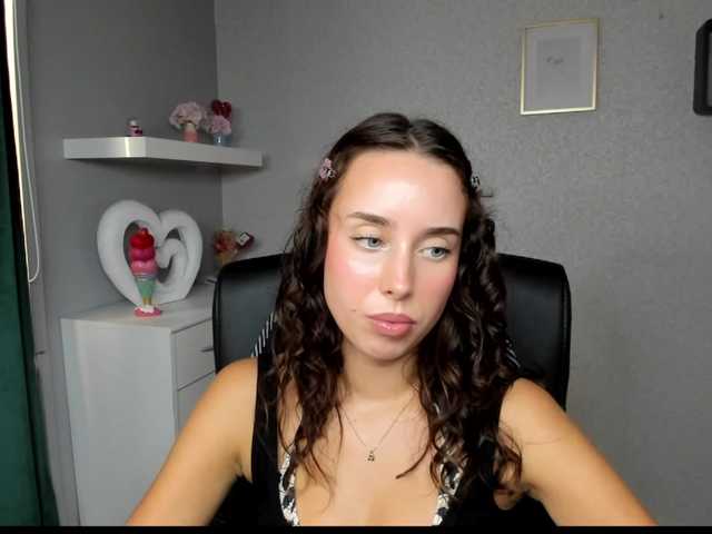 adeleLive live cam on BongaCams