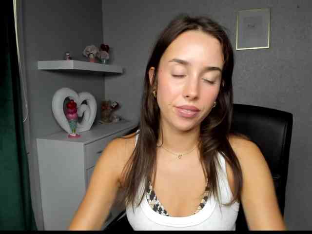 adeleLive webcam