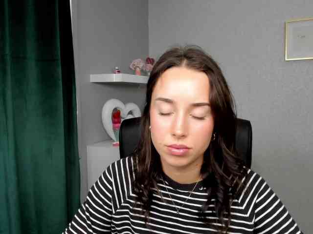 adeleLive webcam