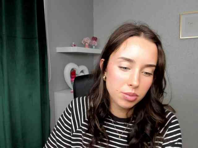 adeleLive webcam
