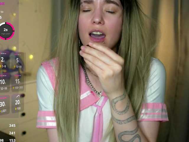 sweetari live cam on BongaCams