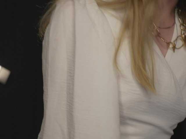 sweetari live cam on BongaCams