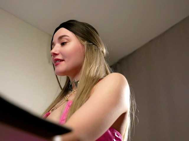 sweetari live cam on BongaCams