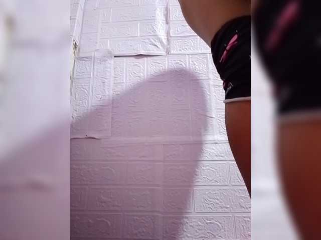 Alison-pussy live cam on BongaCams