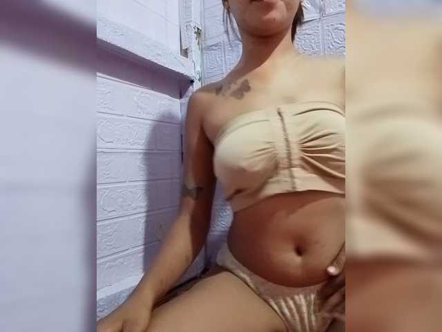 Alison-pussy live cam on BongaCams