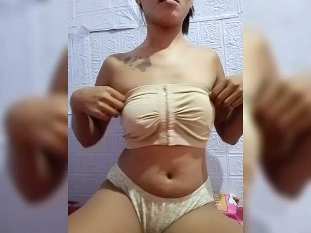Alison-pussy live cam on BongaCams