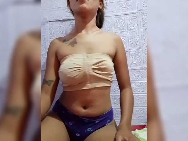 Alison-pussy live cam on BongaCams
