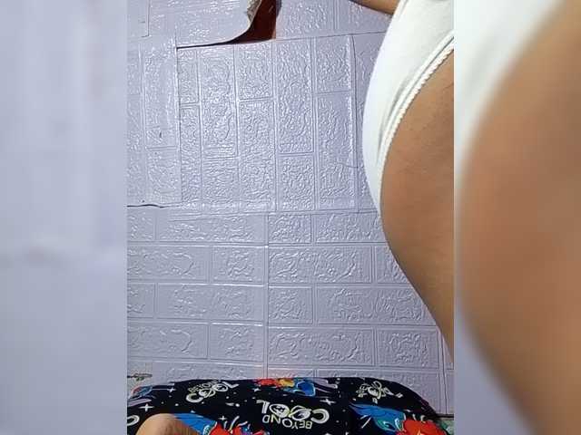 Alison-pussy live cam on BongaCams