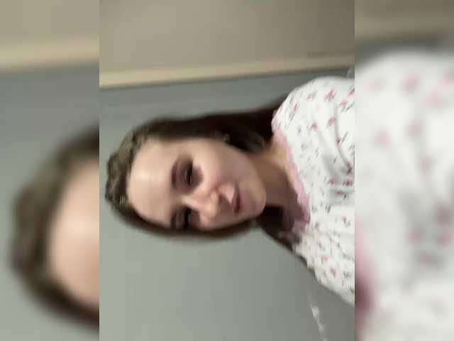 le modèle Kira_Beliesss est en webcam porno dans un show sur le site bongacams, il possède les tags suivants: White/Caucasian,Brunette,Shaved