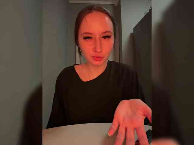 Kira_Beliesss webcam