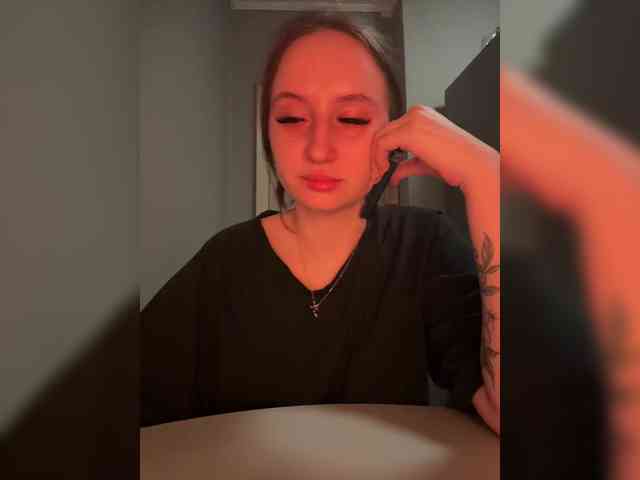 Kira_Beliesss webcam