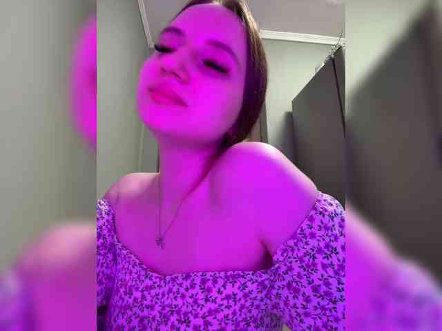 Kira_Beliesss webcam