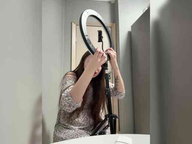 Kira_Beliesss webcam