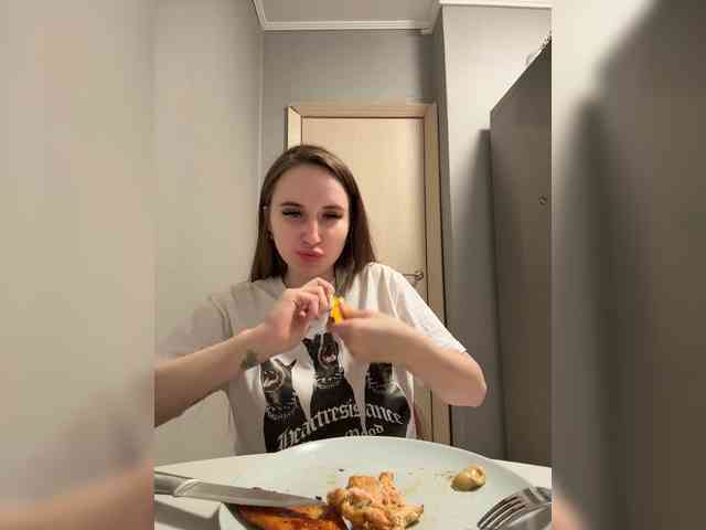 Kira_Beliesss webcam