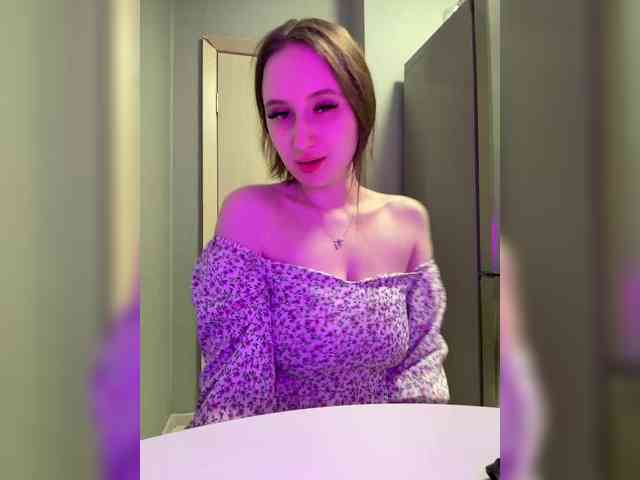 Kira_Beliesss webcam